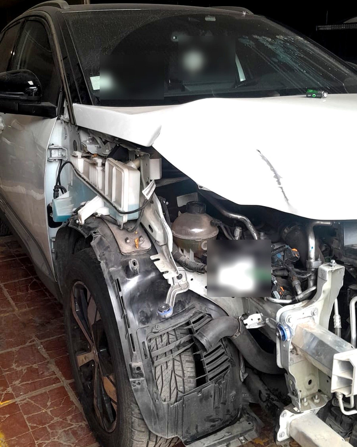 Frontal izquierdo destruido antes de la reparación